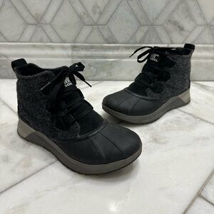 SOLD - Size 9 Women’s Sorel Out N About Classic III Black Boots